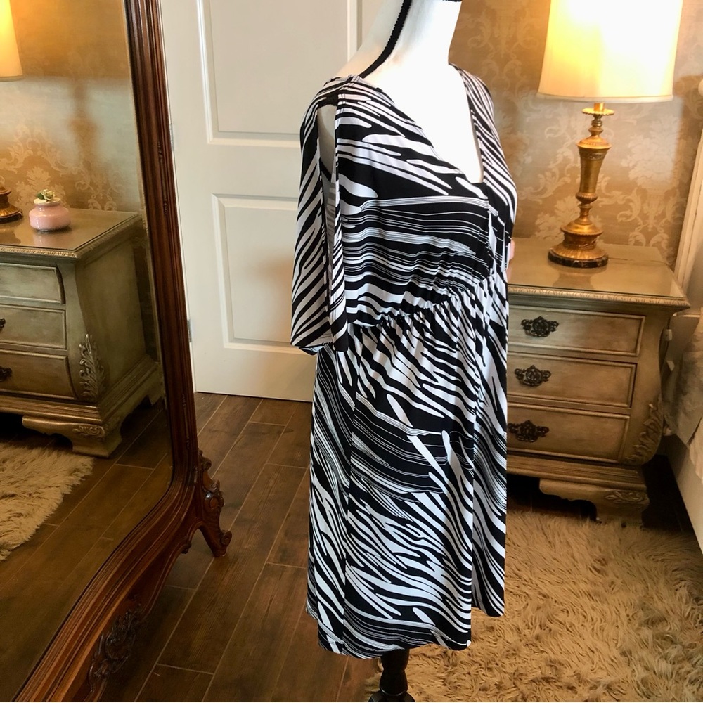 AGB knee length dress with peek-a-boo sleeve - Size 14